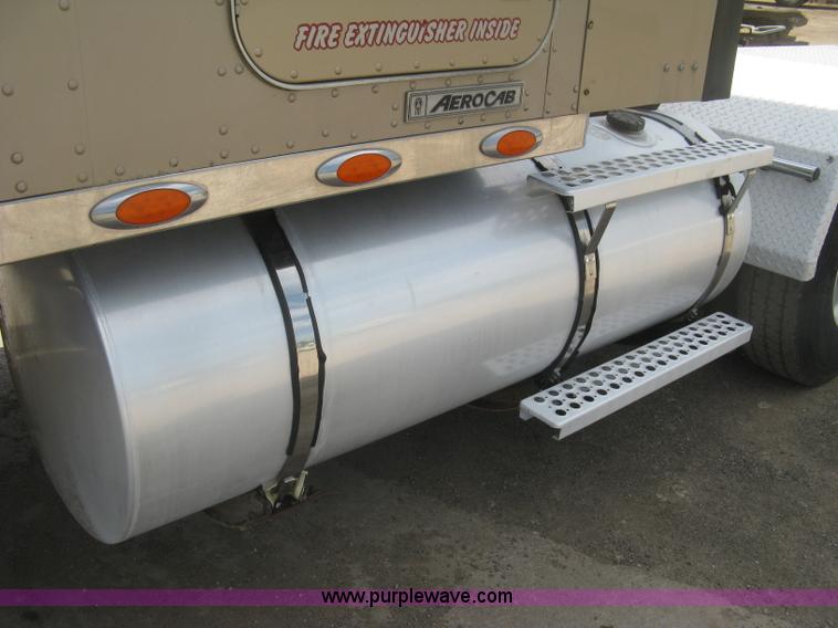 image for item J2781 2004 Kenworth W900 semi truck