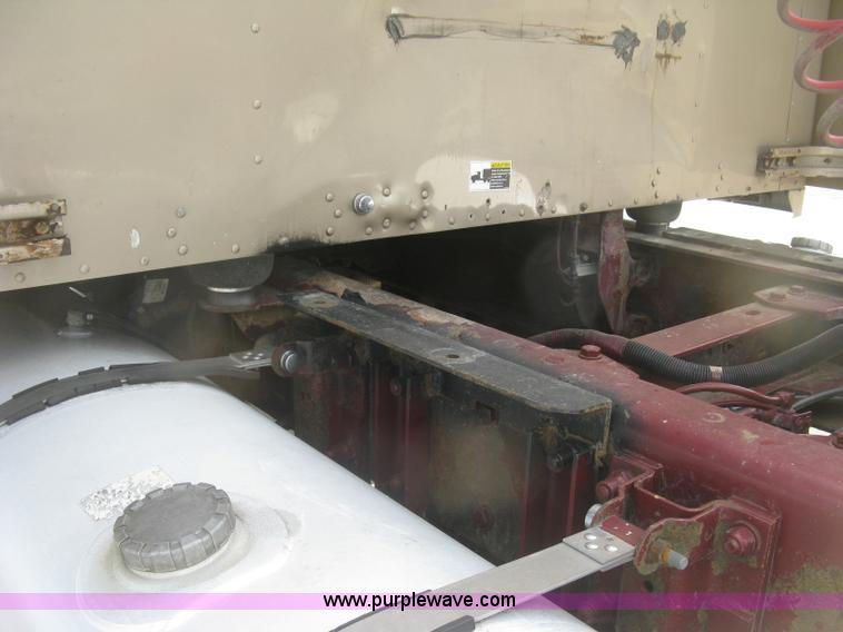 image for item J2781 2004 Kenworth W900 semi truck