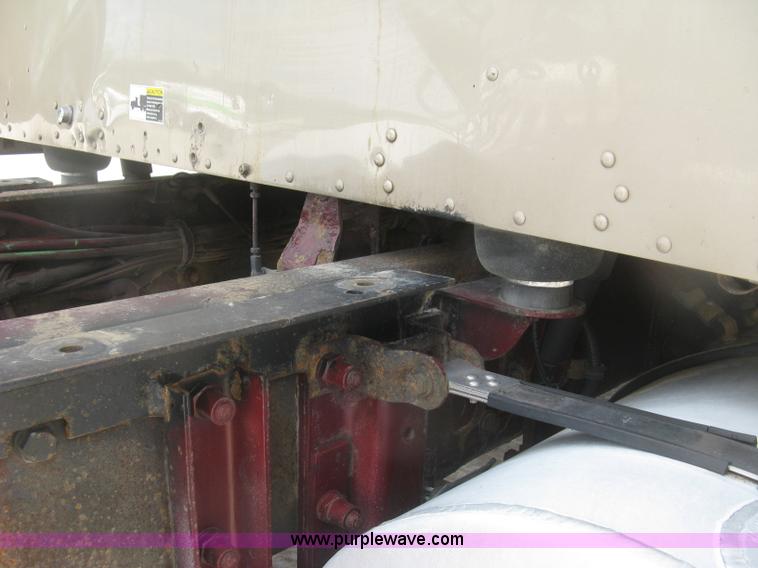 image for item J2781 2004 Kenworth W900 semi truck