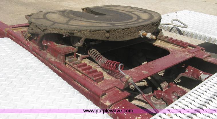 image for item J2781 2004 Kenworth W900 semi truck