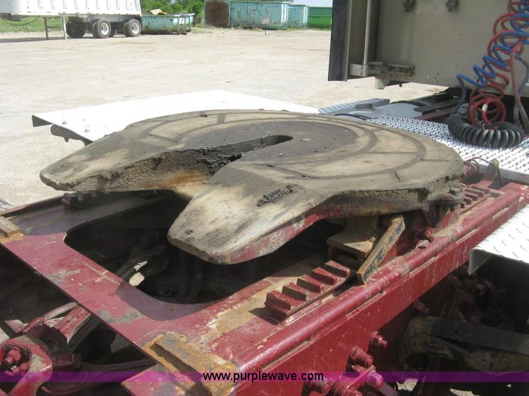 image for item J2781 2004 Kenworth W900 semi truck