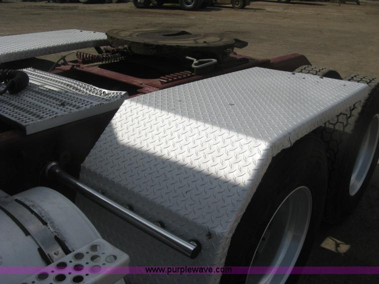 image for item J2781 2004 Kenworth W900 semi truck