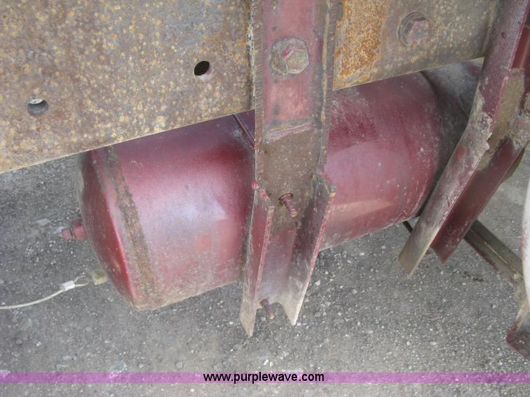 image for item J2781 2004 Kenworth W900 semi truck