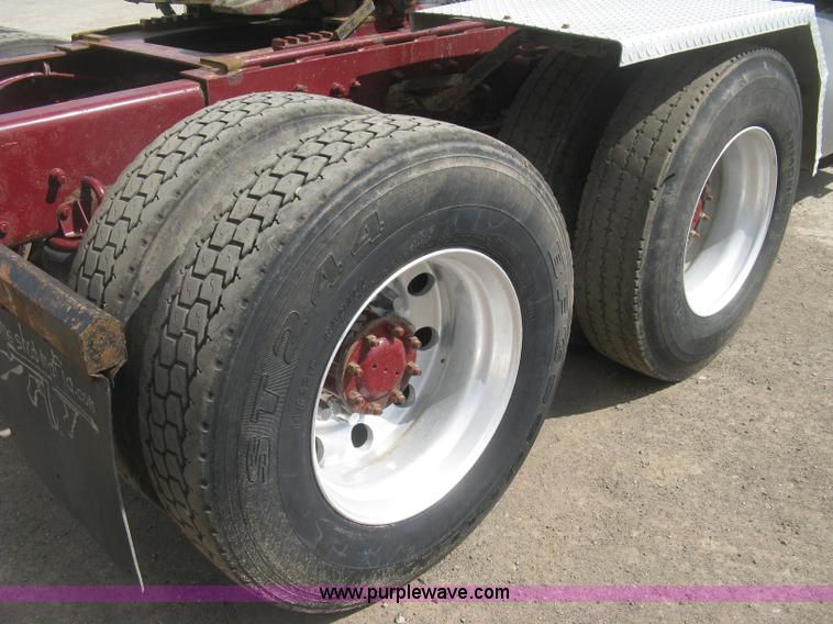 image for item J2781 2004 Kenworth W900 semi truck