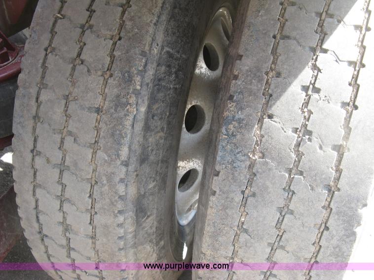 image for item J2781 2004 Kenworth W900 semi truck