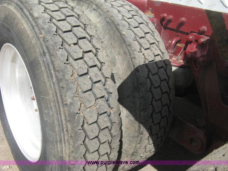 image for item J2781 2004 Kenworth W900 semi truck