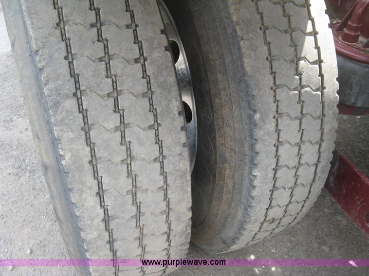 image for item J2781 2004 Kenworth W900 semi truck