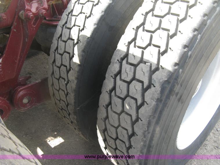 image for item J2781 2004 Kenworth W900 semi truck