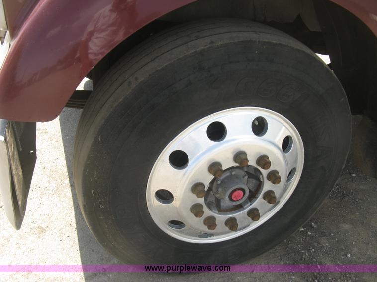 image for item J2781 2004 Kenworth W900 semi truck