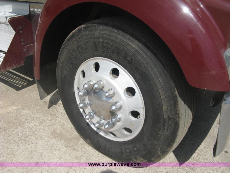 image for item J2781 2004 Kenworth W900 semi truck