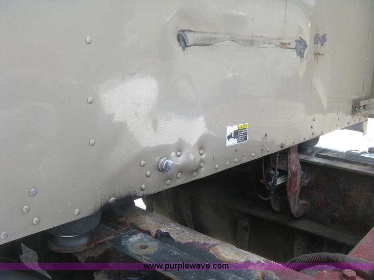 image for item J2781 2004 Kenworth W900 semi truck