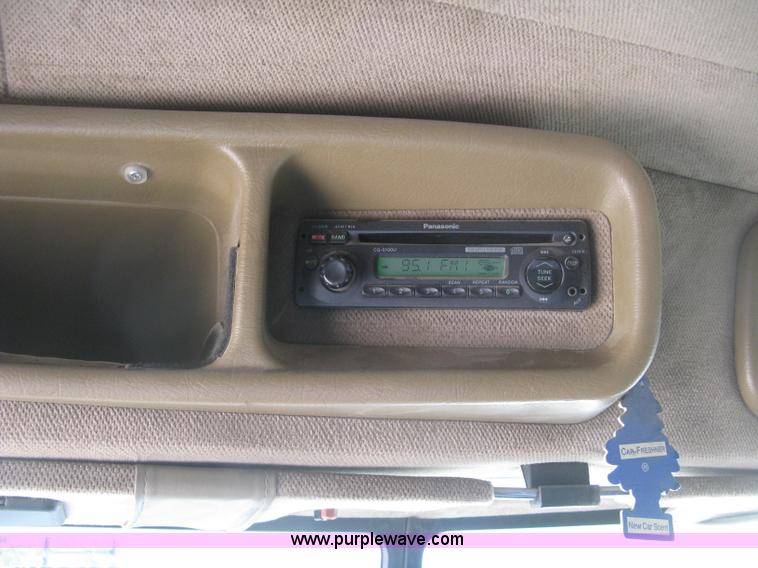 image for item J2782 2001 Peterbilt 379 semi truck