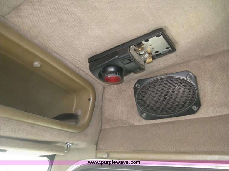 image for item J2782 2001 Peterbilt 379 semi truck