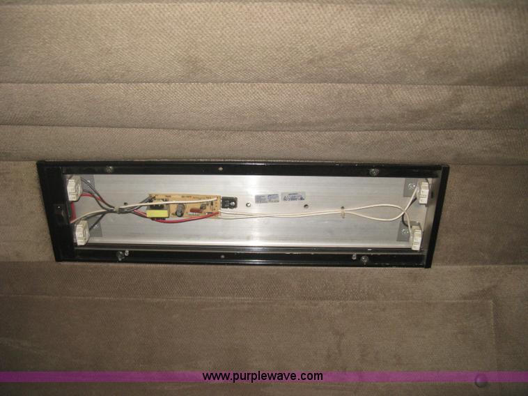 image for item J2782 2001 Peterbilt 379 semi truck