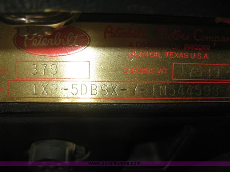 image for item J2782 2001 Peterbilt 379 semi truck