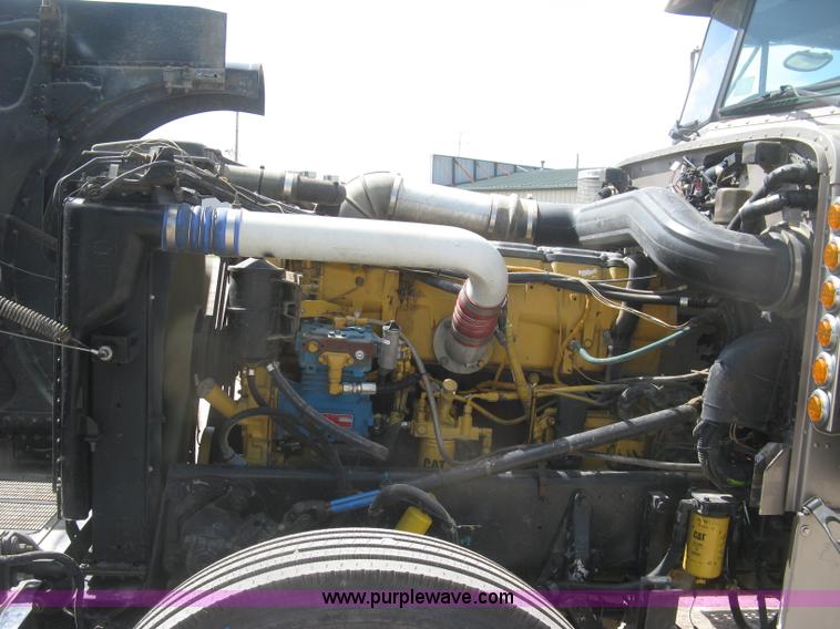 image for item J2782 2001 Peterbilt 379 semi truck