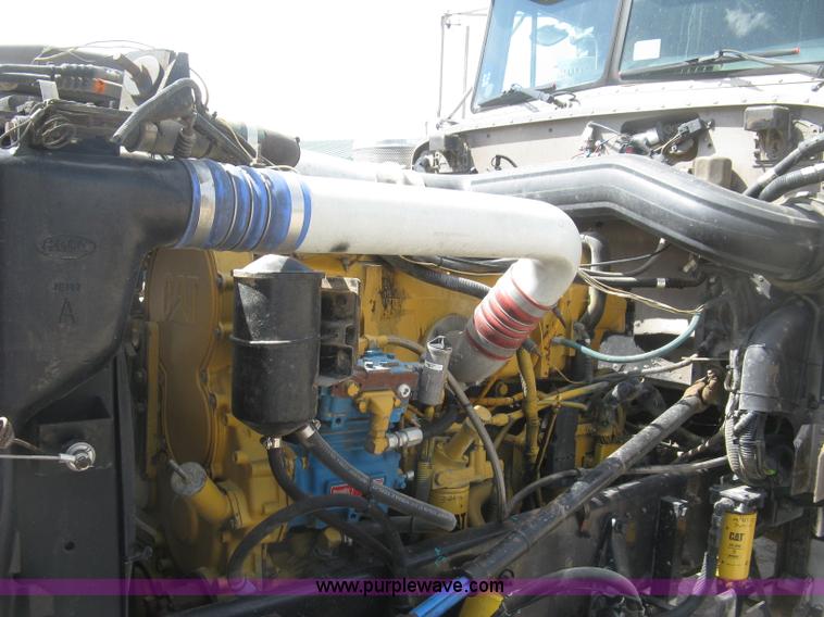 image for item J2782 2001 Peterbilt 379 semi truck