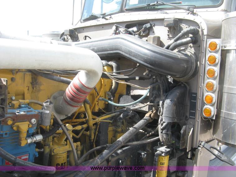 image for item J2782 2001 Peterbilt 379 semi truck