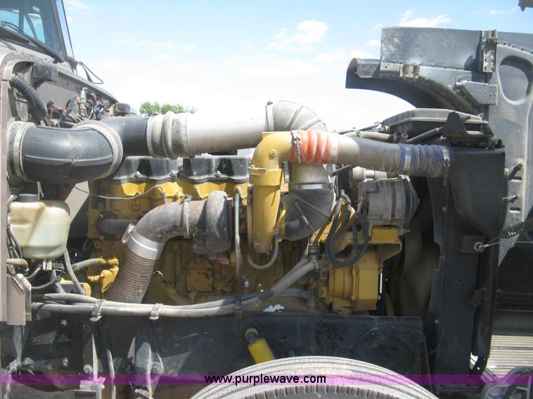 image for item J2782 2001 Peterbilt 379 semi truck