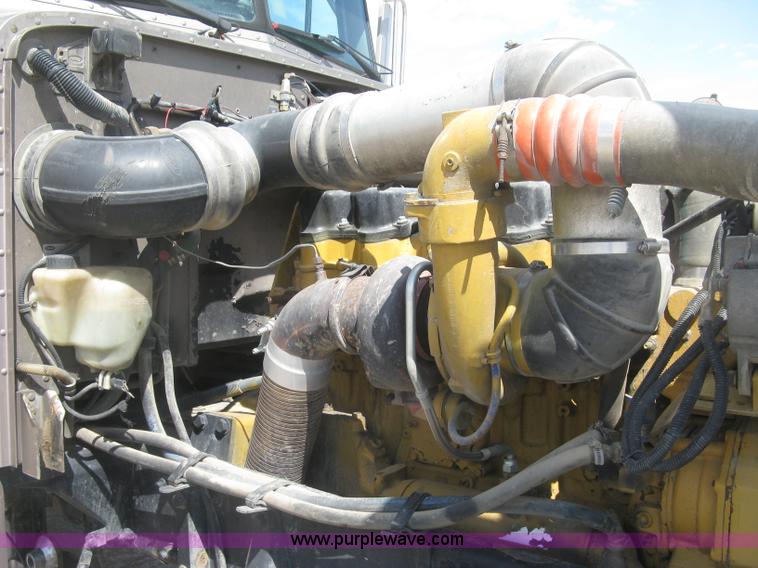 image for item J2782 2001 Peterbilt 379 semi truck