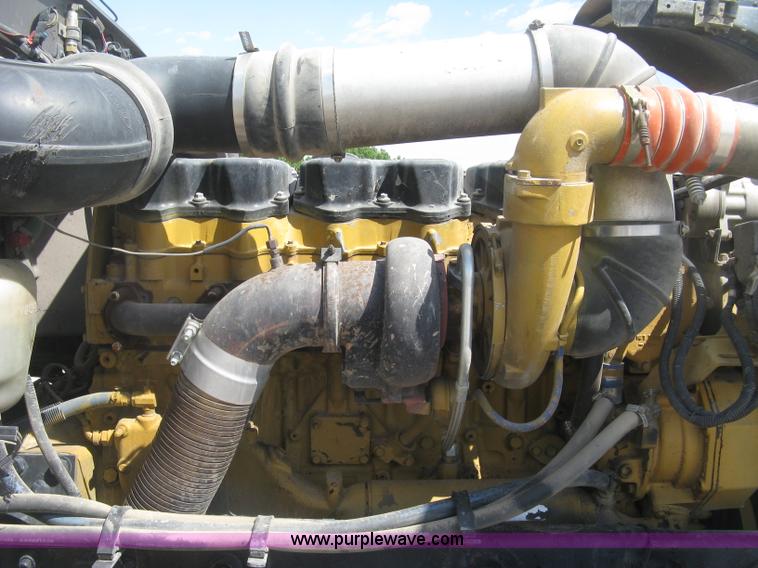 image for item J2782 2001 Peterbilt 379 semi truck