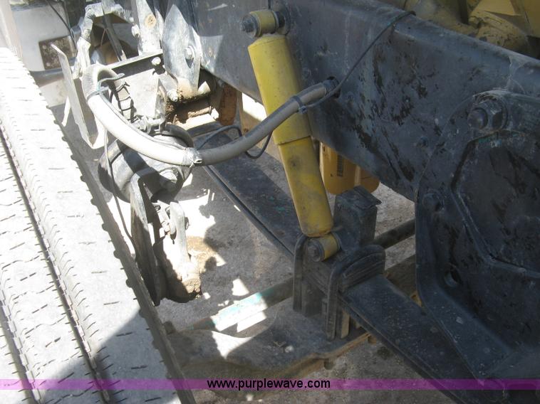 image for item J2782 2001 Peterbilt 379 semi truck