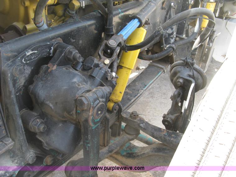 image for item J2782 2001 Peterbilt 379 semi truck