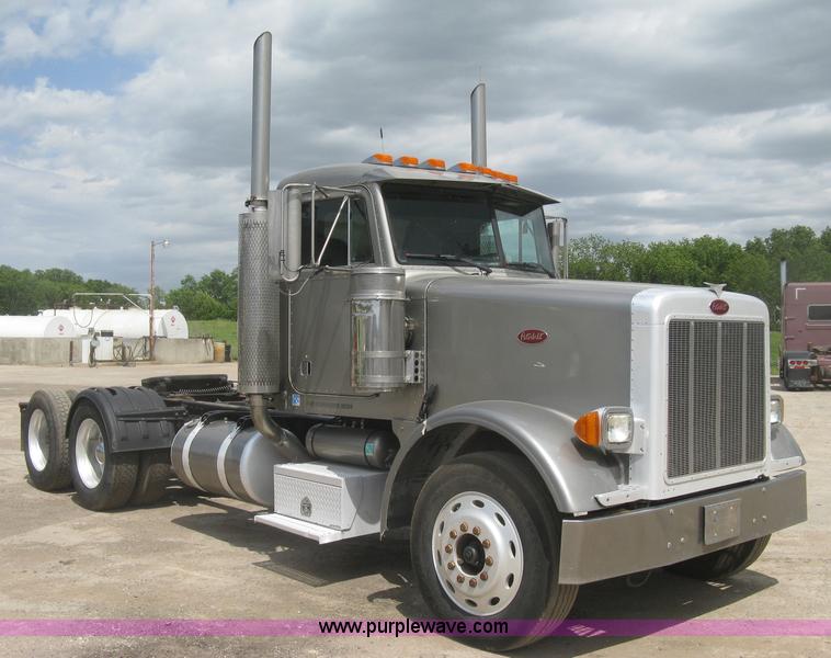 image for item J2783 1998 Peterbilt 378 semi truck