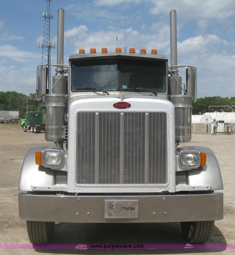 image for item J2783 1998 Peterbilt 378 semi truck