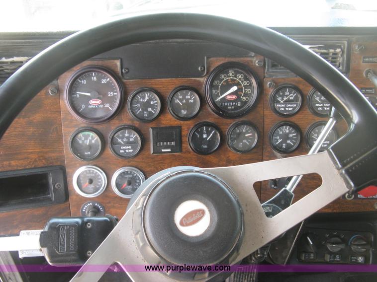 image for item J2783 1998 Peterbilt 378 semi truck