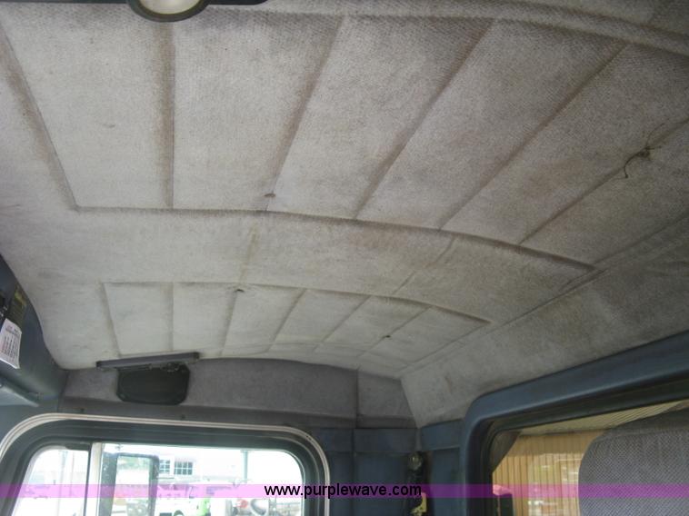 image for item J2783 1998 Peterbilt 378 semi truck