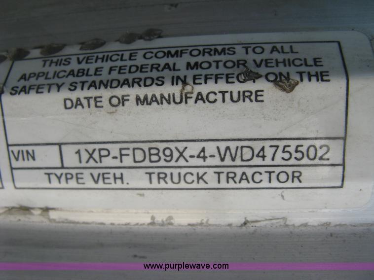 image for item J2783 1998 Peterbilt 378 semi truck