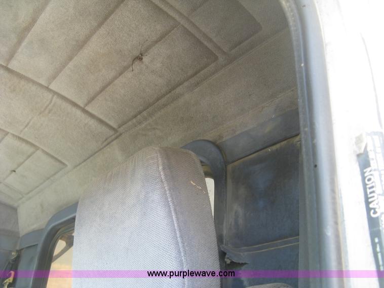 image for item J2783 1998 Peterbilt 378 semi truck