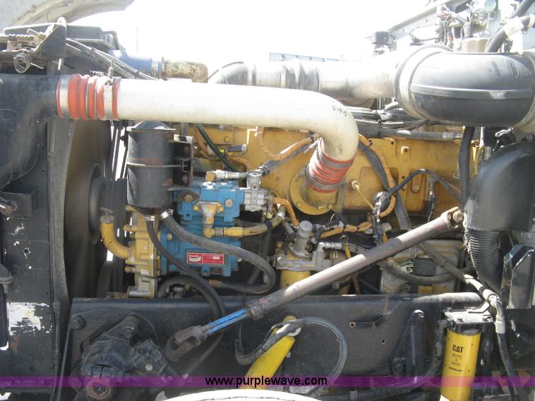 image for item J2783 1998 Peterbilt 378 semi truck