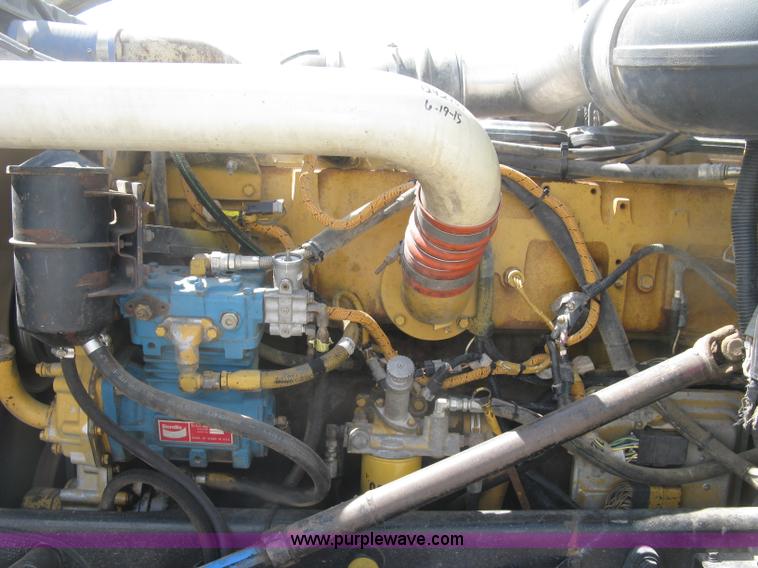 image for item J2783 1998 Peterbilt 378 semi truck