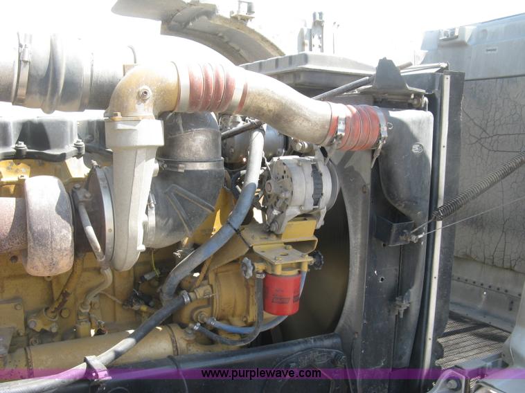 image for item J2783 1998 Peterbilt 378 semi truck