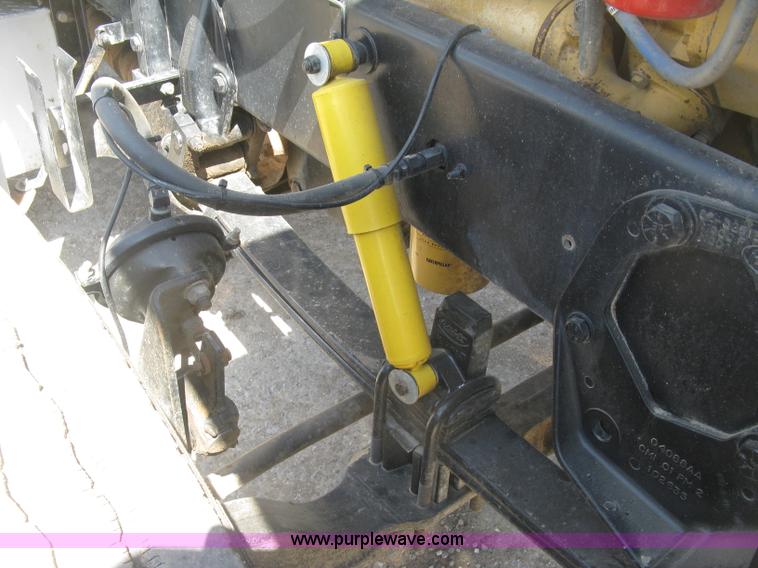 image for item J2783 1998 Peterbilt 378 semi truck