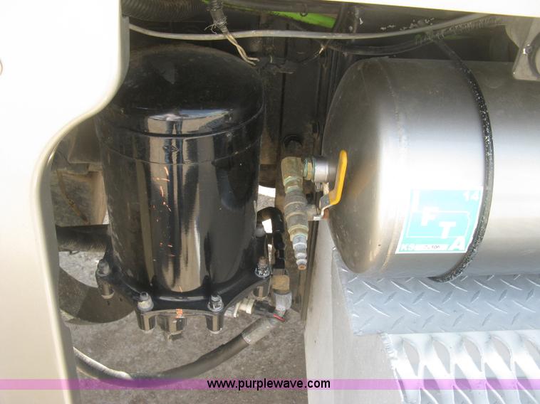 image for item J2783 1998 Peterbilt 378 semi truck