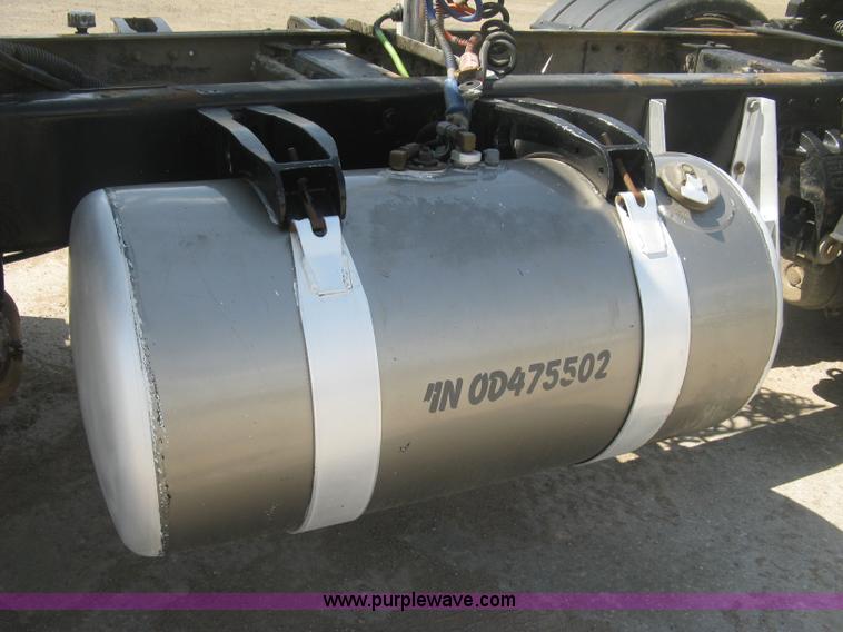 image for item J2783 1998 Peterbilt 378 semi truck