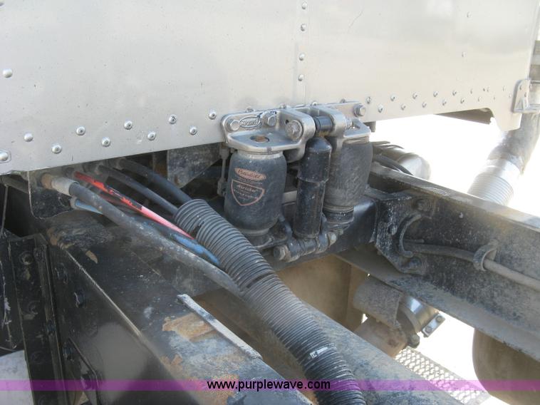 image for item J2783 1998 Peterbilt 378 semi truck