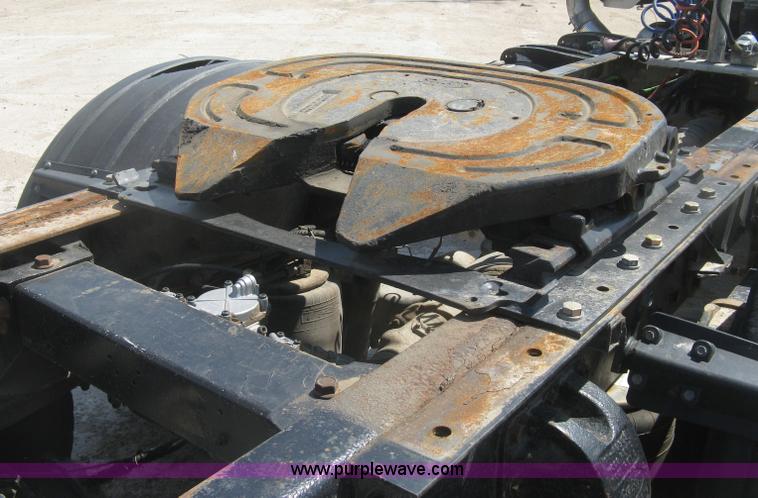 image for item J2783 1998 Peterbilt 378 semi truck