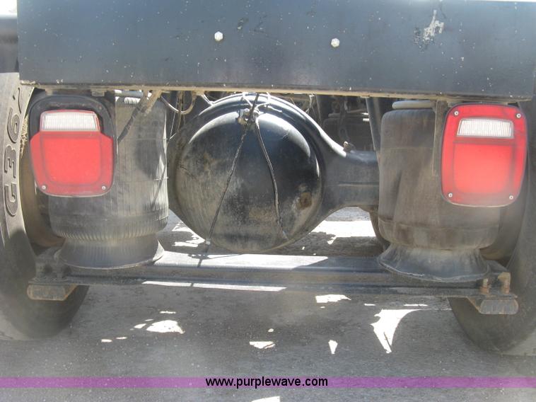 image for item J2783 1998 Peterbilt 378 semi truck