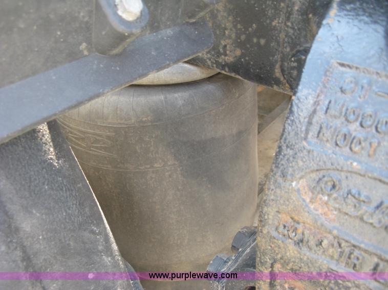 image for item J2783 1998 Peterbilt 378 semi truck