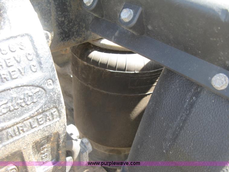 image for item J2783 1998 Peterbilt 378 semi truck