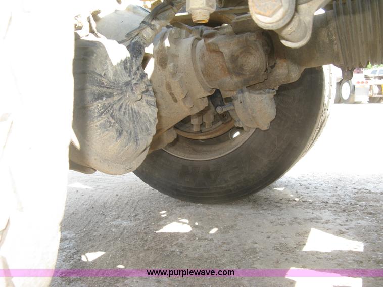 image for item J2783 1998 Peterbilt 378 semi truck