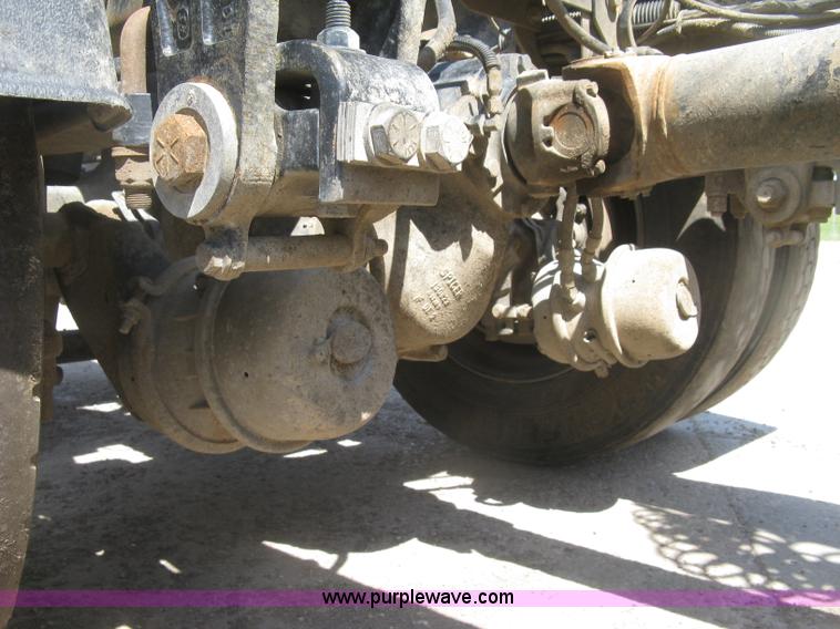 image for item J2783 1998 Peterbilt 378 semi truck