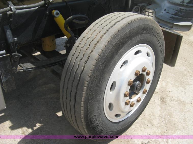 image for item J2783 1998 Peterbilt 378 semi truck