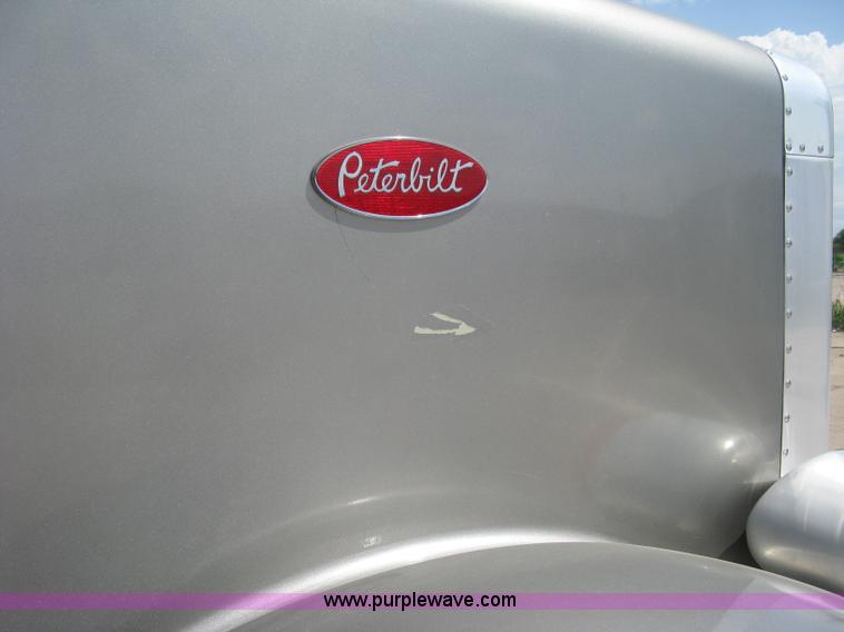 image for item J2783 1998 Peterbilt 378 semi truck