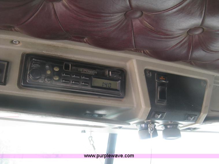 image for item J2785 2001 Kenworth T800 semi truck