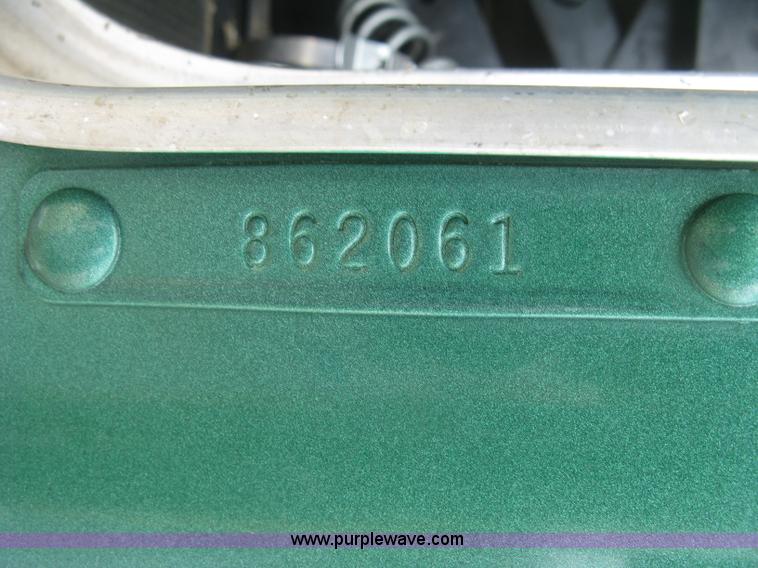 image for item J2785 2001 Kenworth T800 semi truck